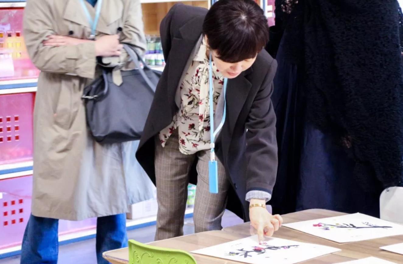 韓國(guó)FriendsMon代表參觀(guān)紅黃藍(lán)，與竹兜共同推進(jìn)教育項(xiàng)目合作